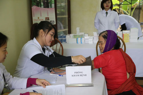 Học viện CSND tổ chức khám bệnh và cấp thuốc cho người cao tuổi huyện Sông Lô